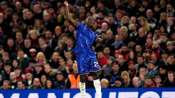 Moises Caicedo denies Ruud van Nistelrooy second win as Man Utd interim boss