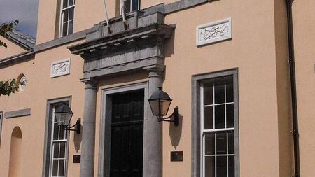 Munching a kebab while driving costs man €300