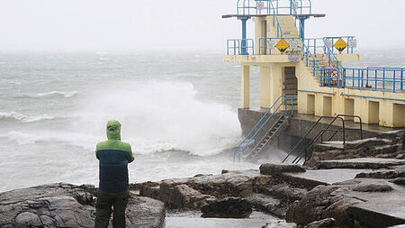 Yellow wind warning for six counties on Thursday afternoon
