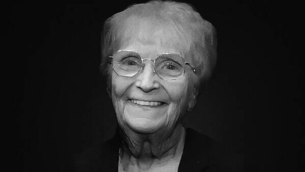 Long-serving Manchester United receptionist Kath Phipps dies aged 85