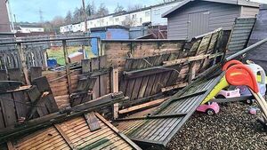 Storm Darragh: Travel disruption and thousands without power after 140km/h gusts Storm Darragh: Travel disruption and thousands without power after 140km/h gusts
