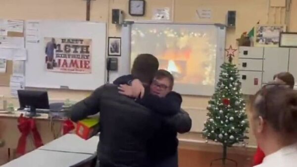 Heartfelt moment Kildare singer Michael English surprises teen fan