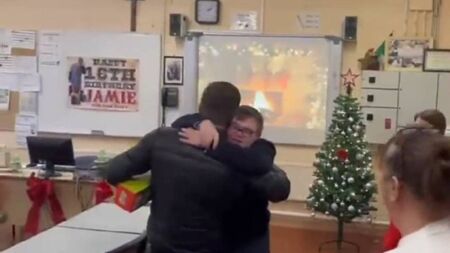 Heartfelt moment Kildare singer Michael English surprises teen fan