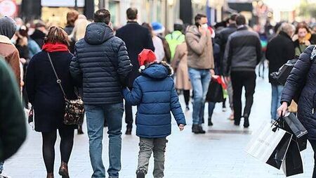 Consumer sentiment holds steady ahead of Christmas, survey finds