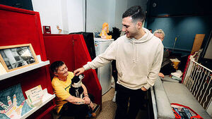 Manchester United star spends Christmas Eve helping homeless Manchester United star spends Christmas Eve helping homeless