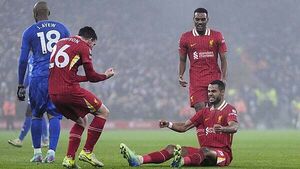 Liverpool punish rivals’ errors with dominant win over Leicester to stretch lead Liverpool punish rivals’ errors with dominant win over Leicester to stretch lead