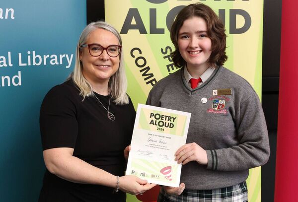 Director of the National Library of Ireland Dr Audrey Whitty presenting Catherine Graham with her finalist certificate in the 2024 'Poetry Aloud' competition. 