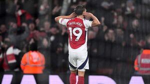 Arsenal hit back to beat Tottenham and reignite title challenge Arsenal hit back to beat Tottenham and reignite title challenge