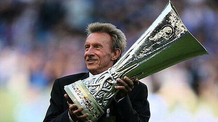 King of the Stretford End – former Man Utd captains lead tributes to Denis Law