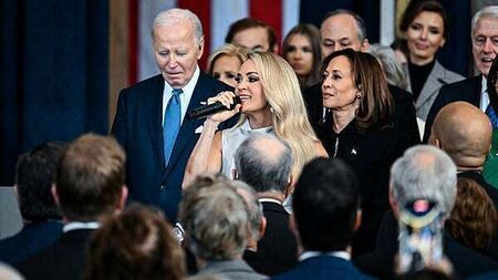 Carrie Underwood performs acapella after technical glitch at Trump inauguration