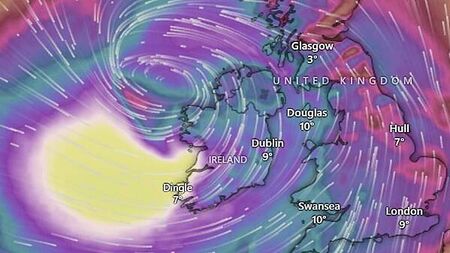 Storm Éowyn: Public urged to stay home and keep phones charged