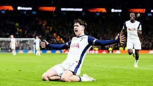 Academy graduates take centre stage as Tottenham progress in Europa League Academy graduates take centre stage as Tottenham progress in Europa League