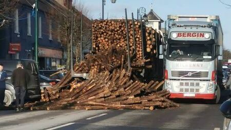 Abbeyleix Main Street gets temporary resurface after lorry load of timber spills onto one of the county's busiest thoroughfare  