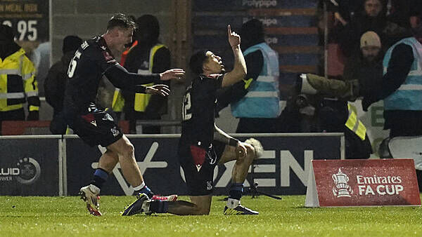 Crystal Palace win at Doncaster to set up fifth round tie against Millwall