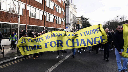 Tottenham fans call for Daniel Levy exit at protest ahead of Man Utd clash