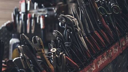 Female contractors earn a higher daily rate than male counterparts, research shows