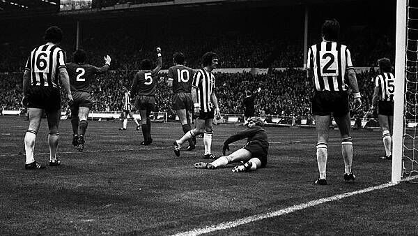 Contrasting 50-year paths lead Liverpool and Newcastle to Wembley reunion