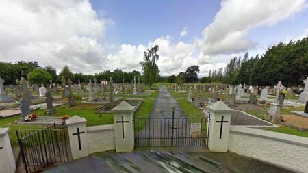 Mattresses set on fire by 'yobs' near Laois cemetery