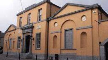 Portlaoise Court: Suspended sentence for smashing window of taxi