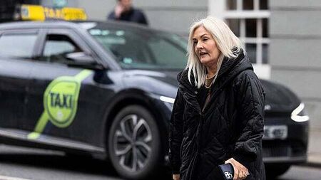 What is the Dáil speaking rights row, and why is the Ceann Comhairle under pressure?