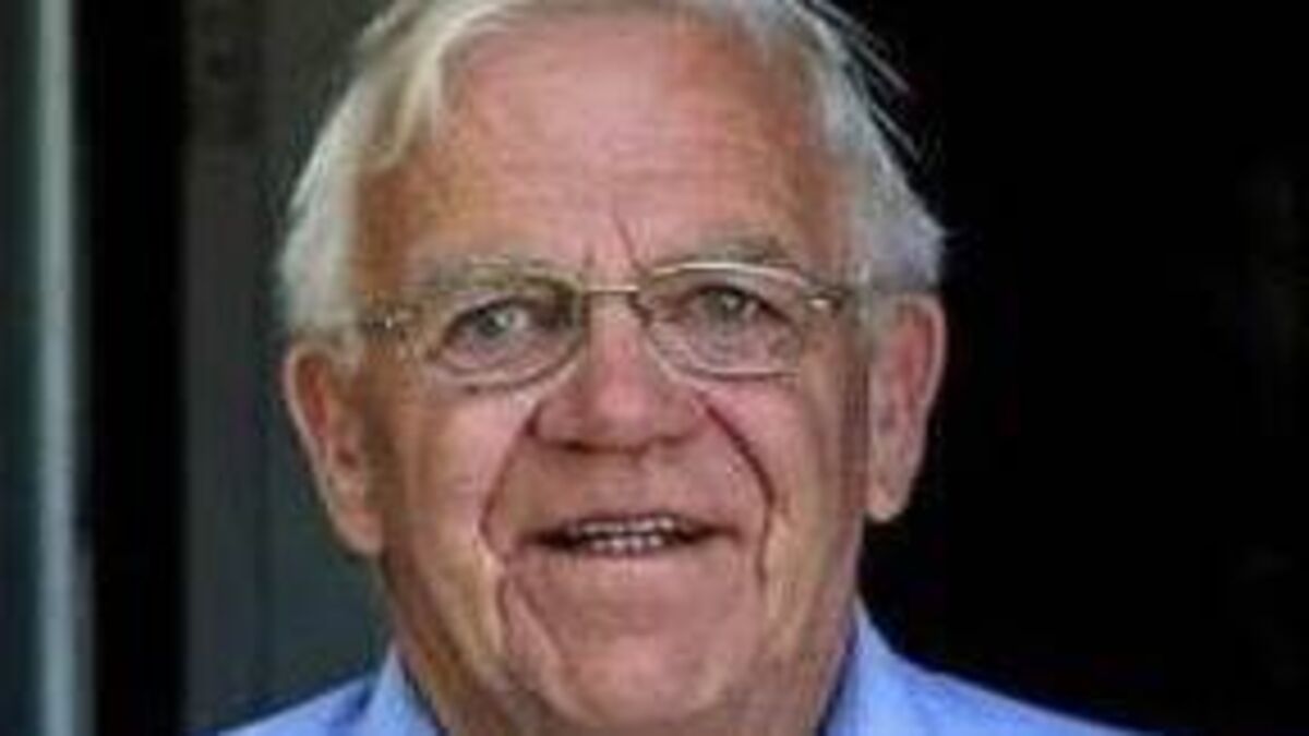 Change in funeral arrangements for the late Larry Ryan - Rathdowney