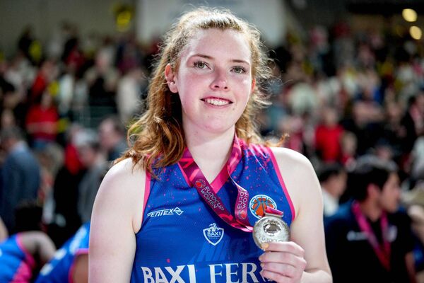 Claire Melia with her silver medal ater her team, Baxi Ferrol lost out to Villeneuve-d'Ascq LM in the 2025 EuroCup Women's final Photo: ©INPHO/Dave Winter Claire Melia with her silver medal ater her team, Baxi Ferrol lost out to Villeneuve-d'Ascq LM in the 2025 EuroCup Women's final Photo: ©INPHO/Dave Winter