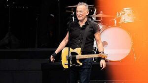 Bruce Springsteen joined by Paul McCartney at Liverpool concert