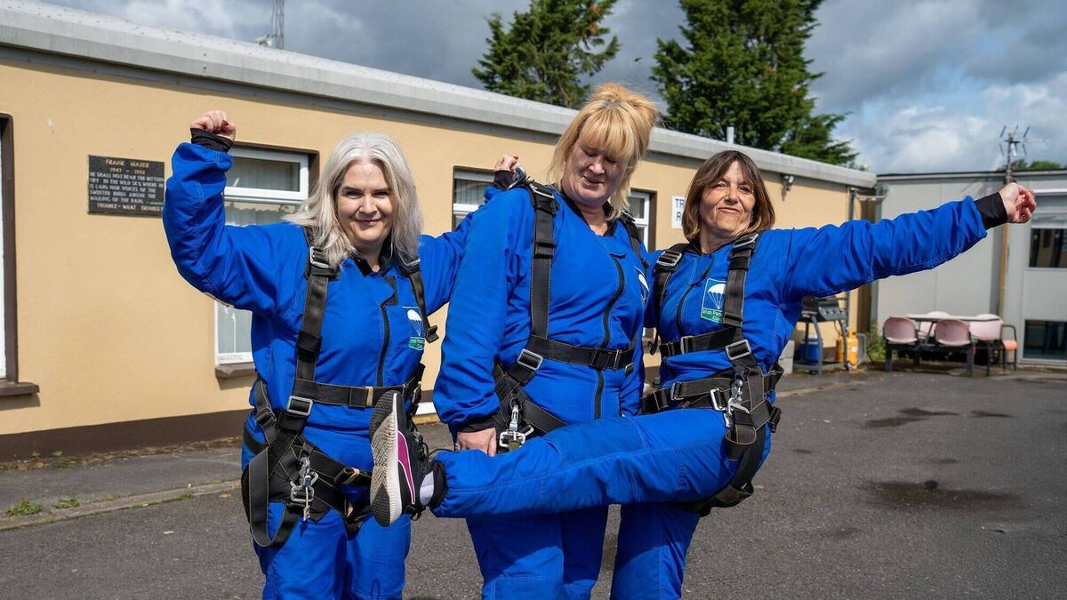 Sky’s the limit for brave Laois trio after parachute jump from 10,000 feet