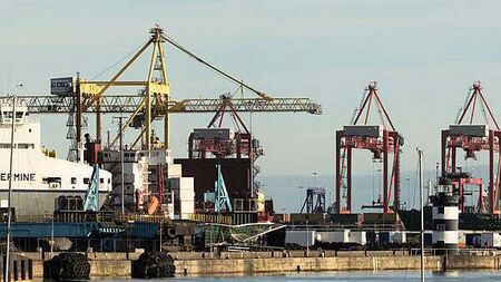 Irish exports fell by 43% to €21.9 billion in April compared to March