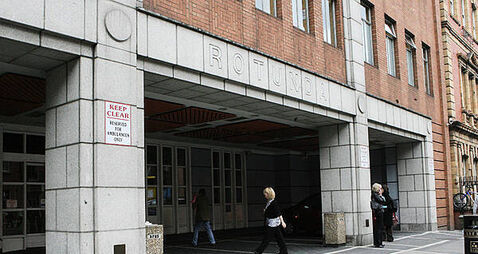 Woman sues Dublin hospital after baby born on the floor