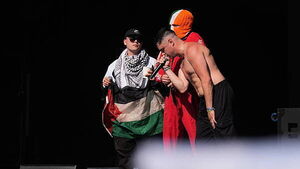 Kneecap lead Glastonbury crowd in chants against Keir Starmer