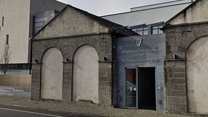Man (29) told gardaí that 'thoughts in his head' led him to slash victim's neck Man (29) told gardaí that 'thoughts in his head' led him to slash victim's neck