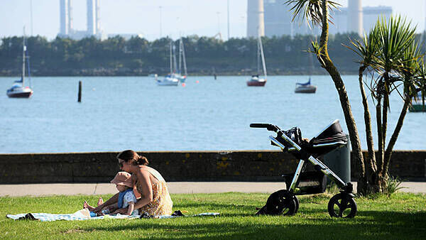 Ireland heatwave: Met Éireann issues high-temperature warning for weekend
