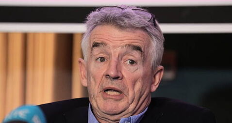 Ryanair boss considers increasing staff bonus to tackle excess baggage ‘scourge’