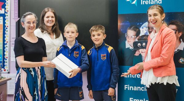 Pictured at Scoil Naomh Eoin in Killenard were Gas Networks Ireland's Social Sustainability Manager Grainne O'Reilly alongside winning pupils Andrew and Mateo with teacher Ms Madden and the Project Coordinator for Junior Achievement Ireland Boyana Boeva . 