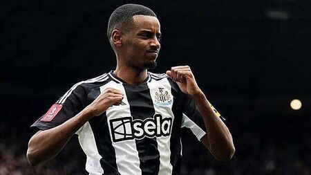 Eddie Howe admits Alexander Isak situation is ‘far from ideal’