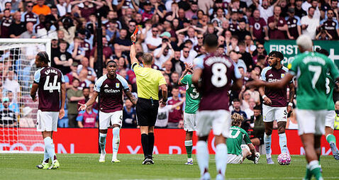Newcastle miss killer instinct of Alexander Isak in draw at 10-man Aston Villa