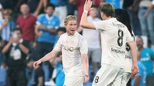 Scott McTominay and Kevin De Bruyne score as Napoli begin title defence with win