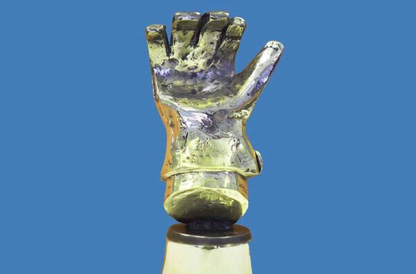 The 2025 ZuCar Golden Glove trophy The 2025 ZuCar Golden Glove trophy