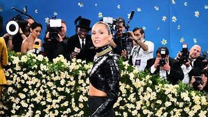 Miley Cyrus says mother advised her to be with ‘wrong guy’ because they were hot Miley Cyrus says mother advised her to be with ‘wrong guy’ because they were hot