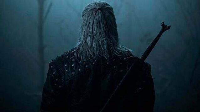 Liam Hemsworth unveils teaser of The Witcher during Alvarez-Crawford fight