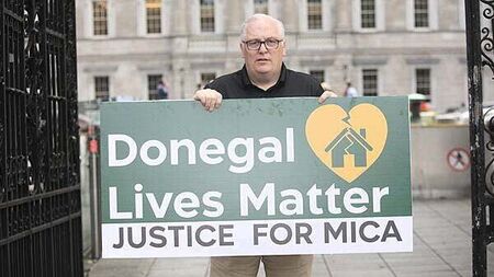 Councillor to stand trial for allegedly stealing phone at council meeting