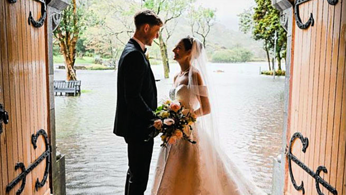 Couple tied the knot on flooded Cork island during Storm Amy