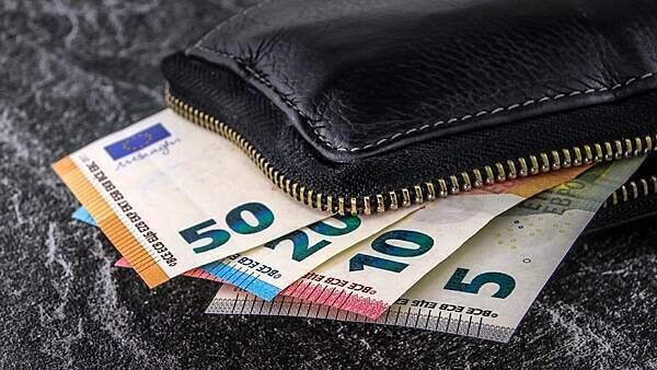 Price of consumer goods rose by 2.7% in the past year