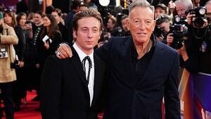 Jeremy Allen White says he wore hand-painted contact lenses to play Springsteen Jeremy Allen White says he wore hand-painted contact lenses to play Springsteen