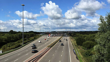 Man (20s) arrested after high-speed chase on M4 with firearm