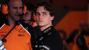 Oscar Piastri hands Lando Norris title boost after crashing out of sprint