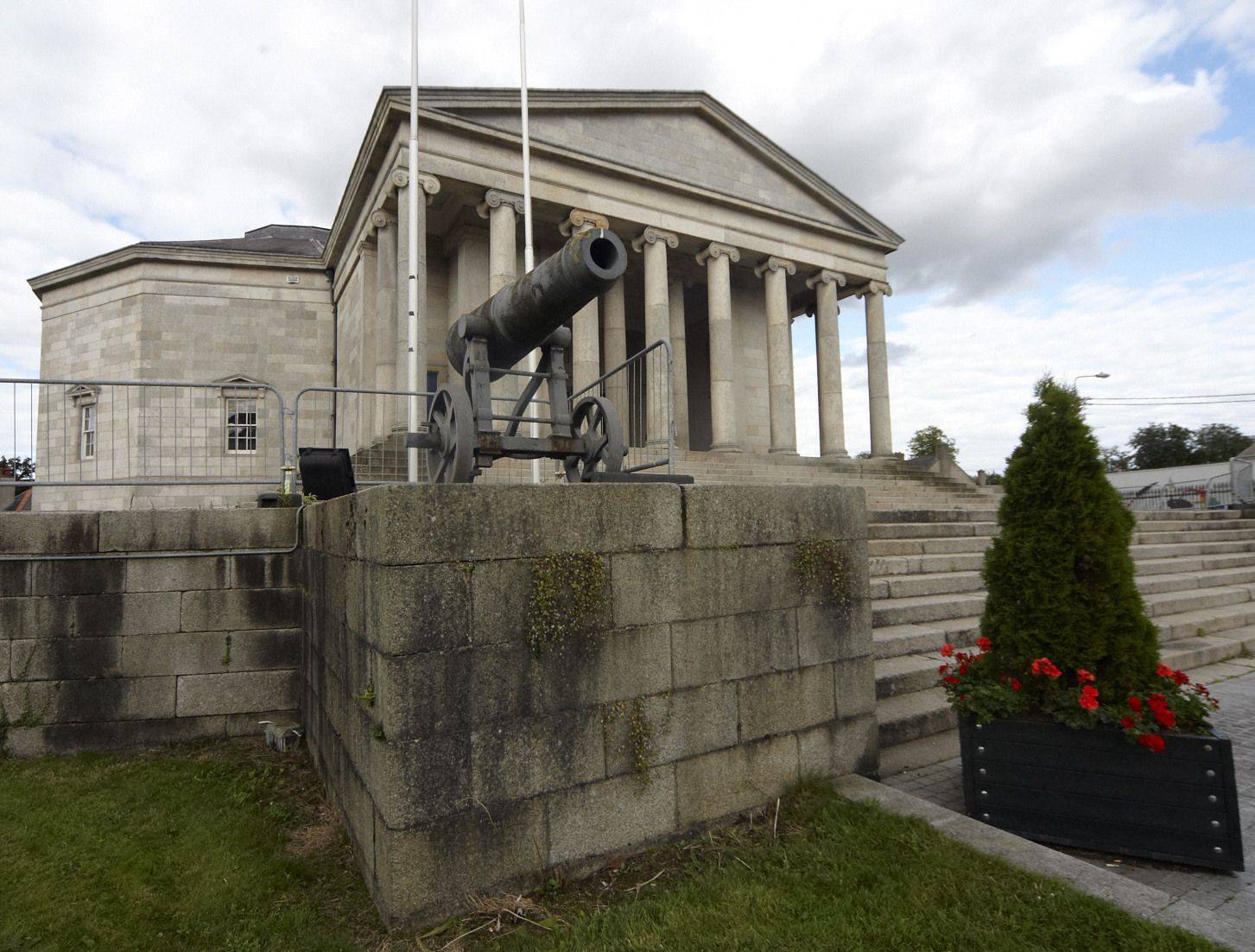 Carlow man threatened to ‘chop up’ friend’s mother  - Courts - Laois Nationalist