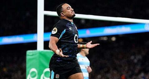 England complete autumn sweep by holding off Argentina fightback