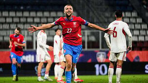 Rio Ferdinand accuses Man United of playing ‘kamikaze football’